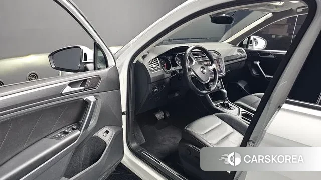 Volkswagen Tiguan second Generation 2020 Белый из Кореи, фото 3