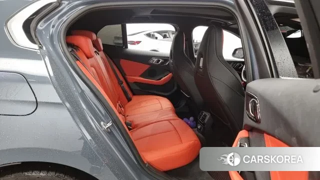 BMW 1 Series (F40) 2023 Светло-серебряный цвет из Кореи, фото 3