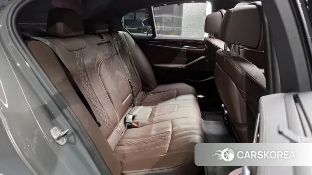 BMW 5 Series (G30) 2022 Серебристо-серый из Кореи, фото 3