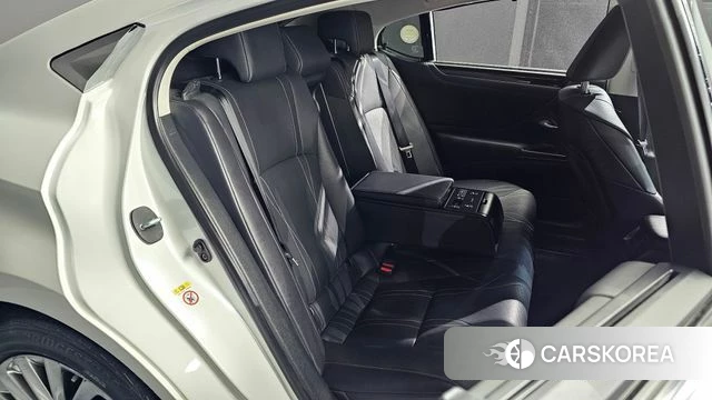 Lexus ES300h 7th generation 2019 Белый из Кореи, фото 3