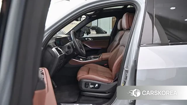 BMW X5 (G05) 2024 Светло-серебряный цвет из Кореи, фото 3