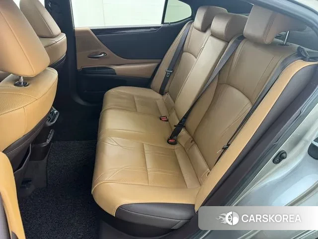 Lexus ES300h 7th generation 2021 Серебристо-серый из Кореи, фото 3