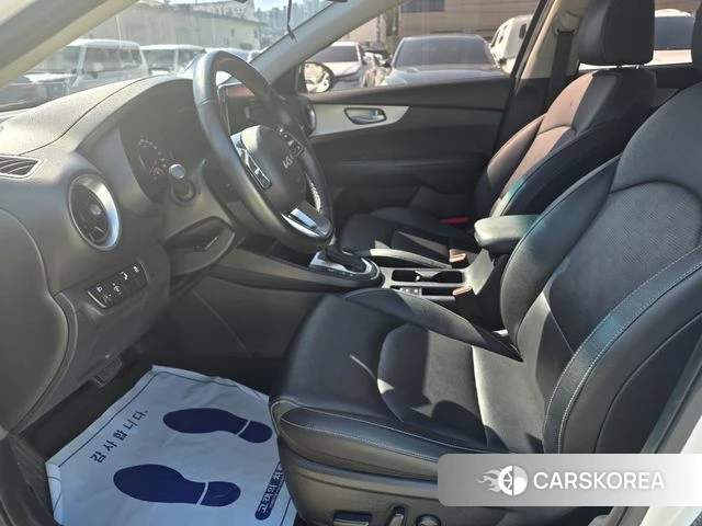 Kia The New K3 2nd generation 2022 Белый из Кореи, фото 3