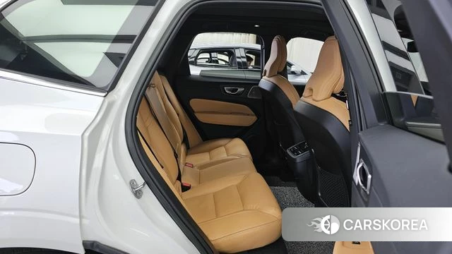 Volvo XC60 second Generation 2023 Белый из Кореи, фото 3