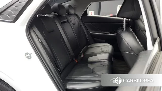 Hyundai The New Avante (CN7) 2024 Белый из Кореи, фото 3