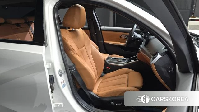 BMW 3 Series (G20) 2023 Белый из Кореи, фото 3