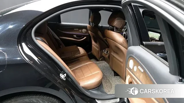 Mercedes-Benz E-Class W213 2022 Черный из Кореи, фото 3