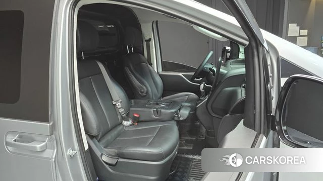 Hyundai Staria 2024 Серебряный из Кореи, фото 3