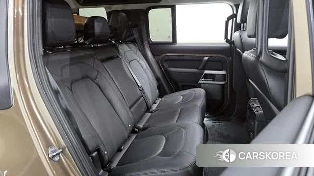 Land Rover Defender (L663) 2023 Коричневый из Кореи, фото 3