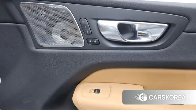 Volvo XC60 second Generation 2024 Белый из Кореи, фото 3