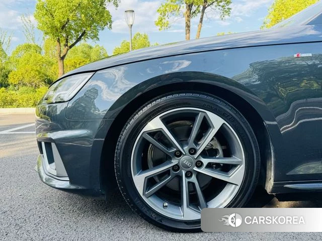 Audi A4 (import) 2020 Темно-серый из Китая, фото 3