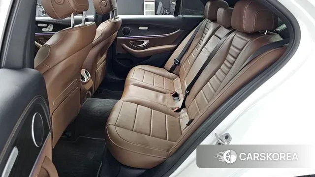 Mercedes-Benz E-Class W213 2023 Белый из Кореи, фото 3