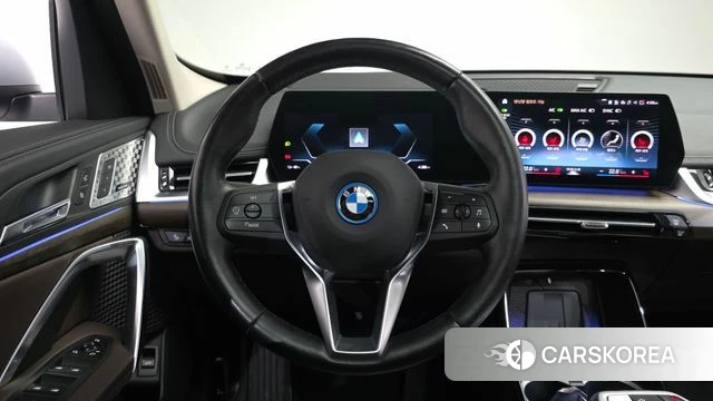 BMW iX1 (U11) 2023 Белый из Кореи, фото 3