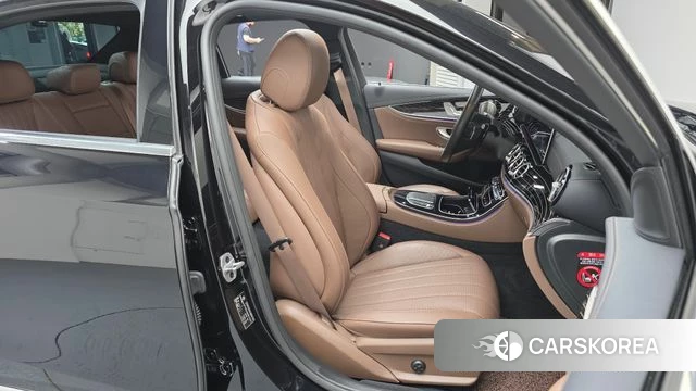 Mercedes-Benz E-Class W213 2023 Черный из Кореи, фото 3