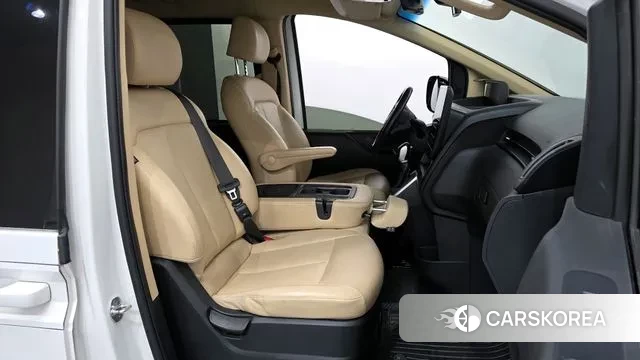 Hyundai Staria 2021 Белый из Кореи, фото 3