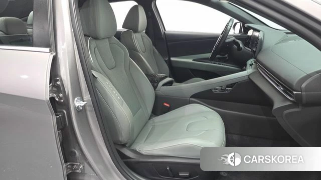 Hyundai The New Avante (CN7) 2023 Серебристо-серый из Кореи, фото 3