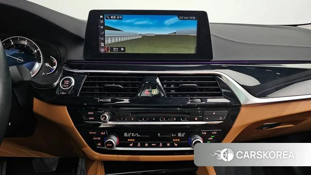 BMW 5 Series (G30) 2018 Белый из Кореи, фото 3