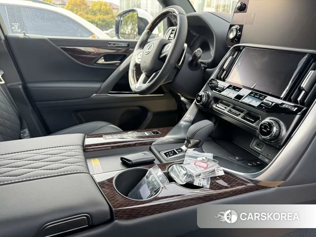Lexus LX 2025 Белый из Китая, фото 3