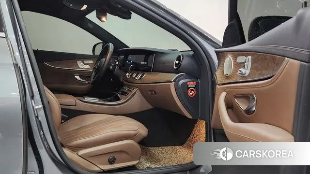 Mercedes-Benz E-Class W213 2023 Серый из Кореи, фото 3