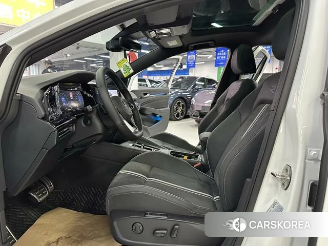 Volkswagen Golf 2022 Белый из Китая, фото 3
