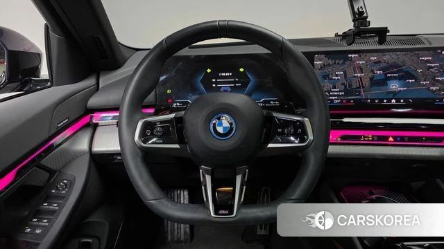 BMW 5 Series (G60) 2025 Черный из Кореи, фото 3