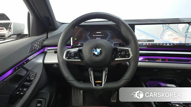 BMW 5 Series (G60) 2025 Светло-серебряный цвет из Кореи, фото 3
