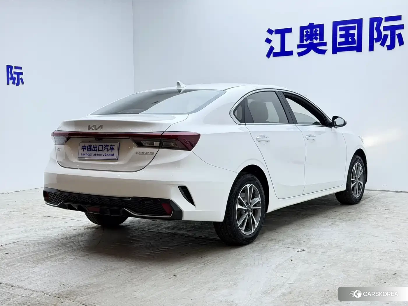 Kia K3 2023 Белый из Китая, фото 3