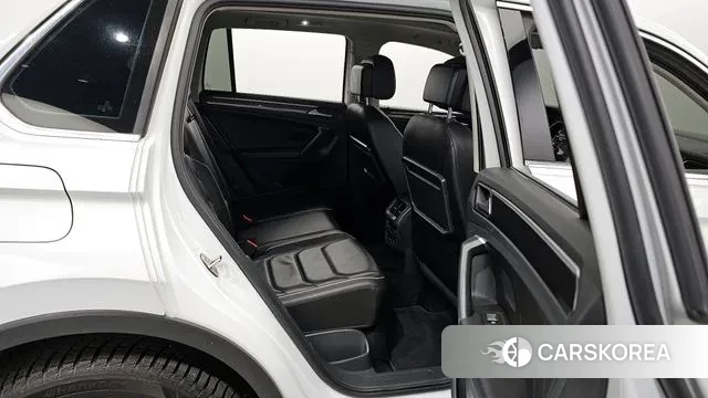 Volkswagen Tiguan second Generation 2019 Белый из Кореи, фото 3