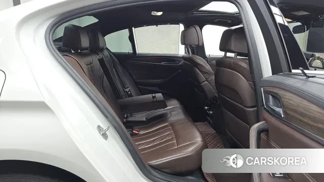 BMW 5 Series (G30) 2018 Белый из Кореи, фото 3