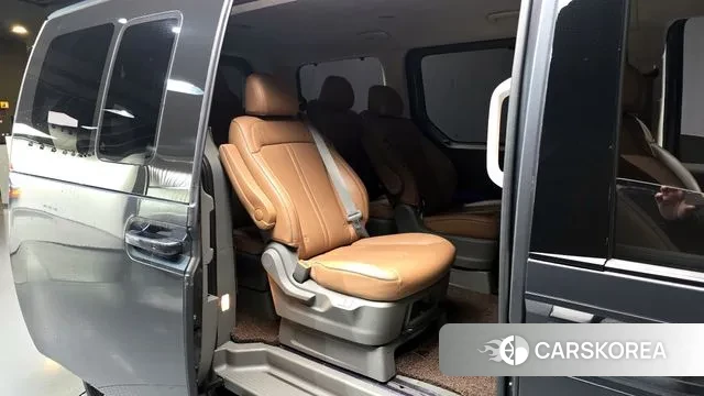 Hyundai Staria 2023 Серый из Кореи, фото 3