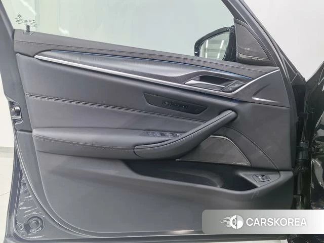 BMW 5 series (imported) 2023 Черный из Китая, фото 3