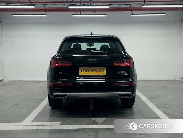 Audi Q5L 2021 Черный из Китая, фото 3