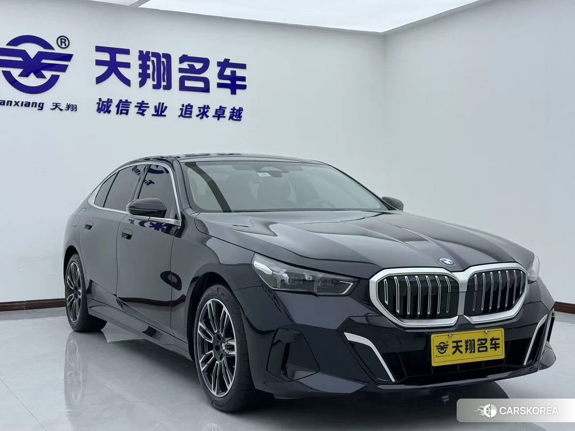 BMW 5 series 2024 Черный из Китая, фото 3