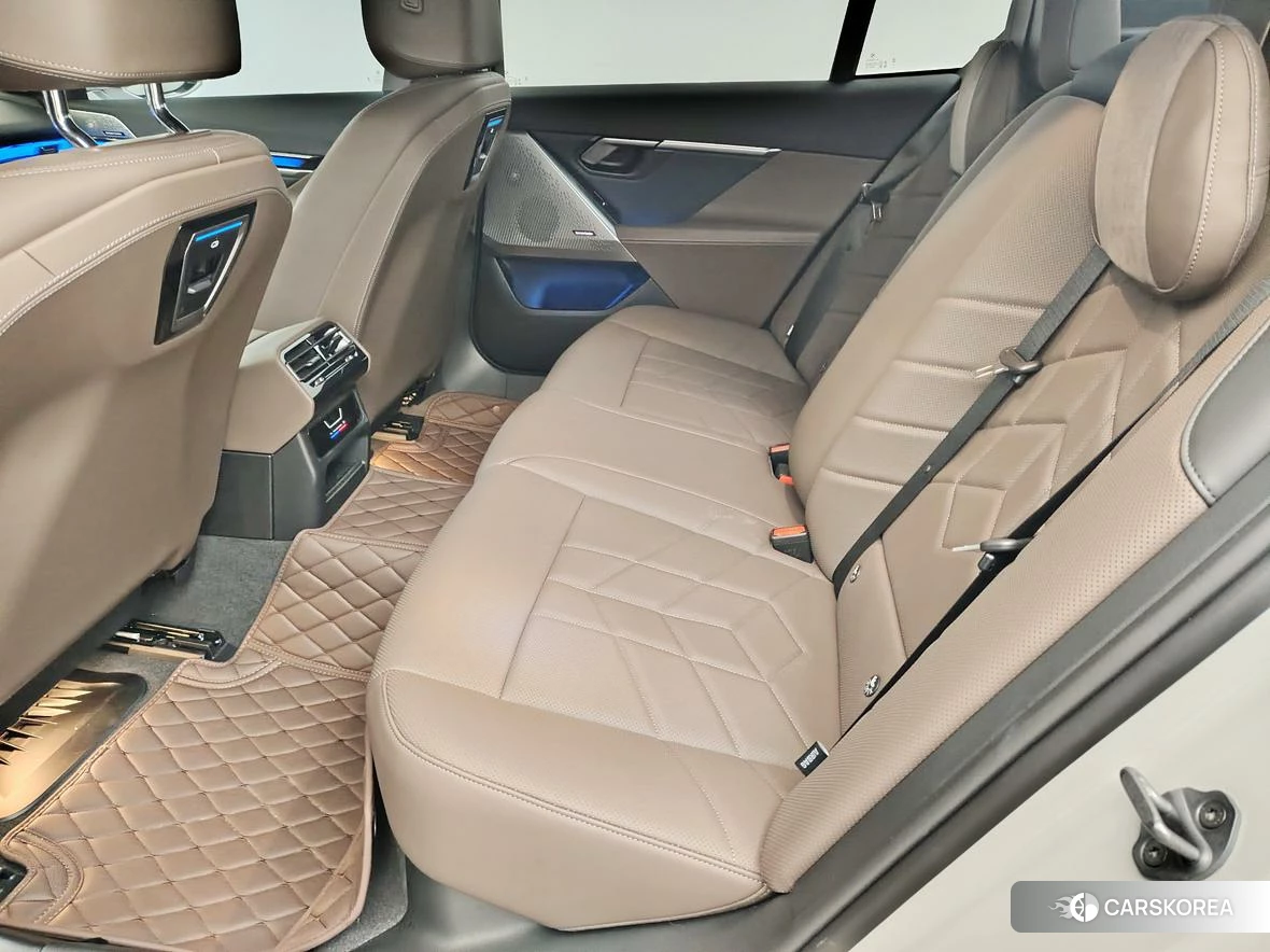 BMW 5 series 2025 Белый из Китая, фото 3