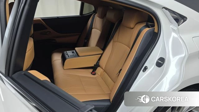 Lexus ES300h 7th generation 2025 Белый из Кореи, фото 3
