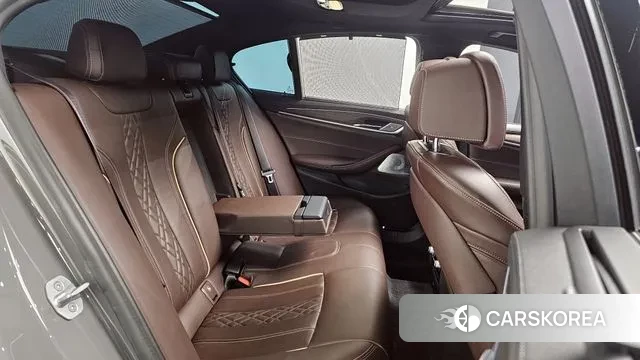 BMW 5 Series (G30) 2021 Серебристо-серый из Кореи, фото 3