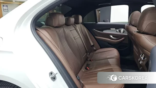 Mercedes-Benz E-Class W213 2021 Белый из Кореи, фото 3