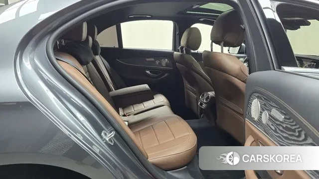 Mercedes-Benz E-Class W213 2022 Серый из Кореи, фото 3