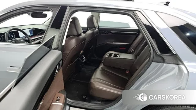 Hyundai Grandeur (GN7) 2023 Светло-серебряный цвет из Кореи, фото 3