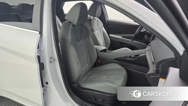 Hyundai The New Avante Hybrid (CN7) 2023 Белый из Кореи, фото 3