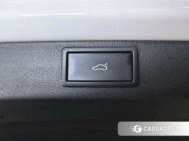 Skoda Krok 2022 Белый из Китая, фото 3
