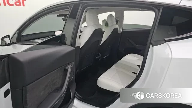 Tesla Model Y 2023 Белый из Кореи, фото 3