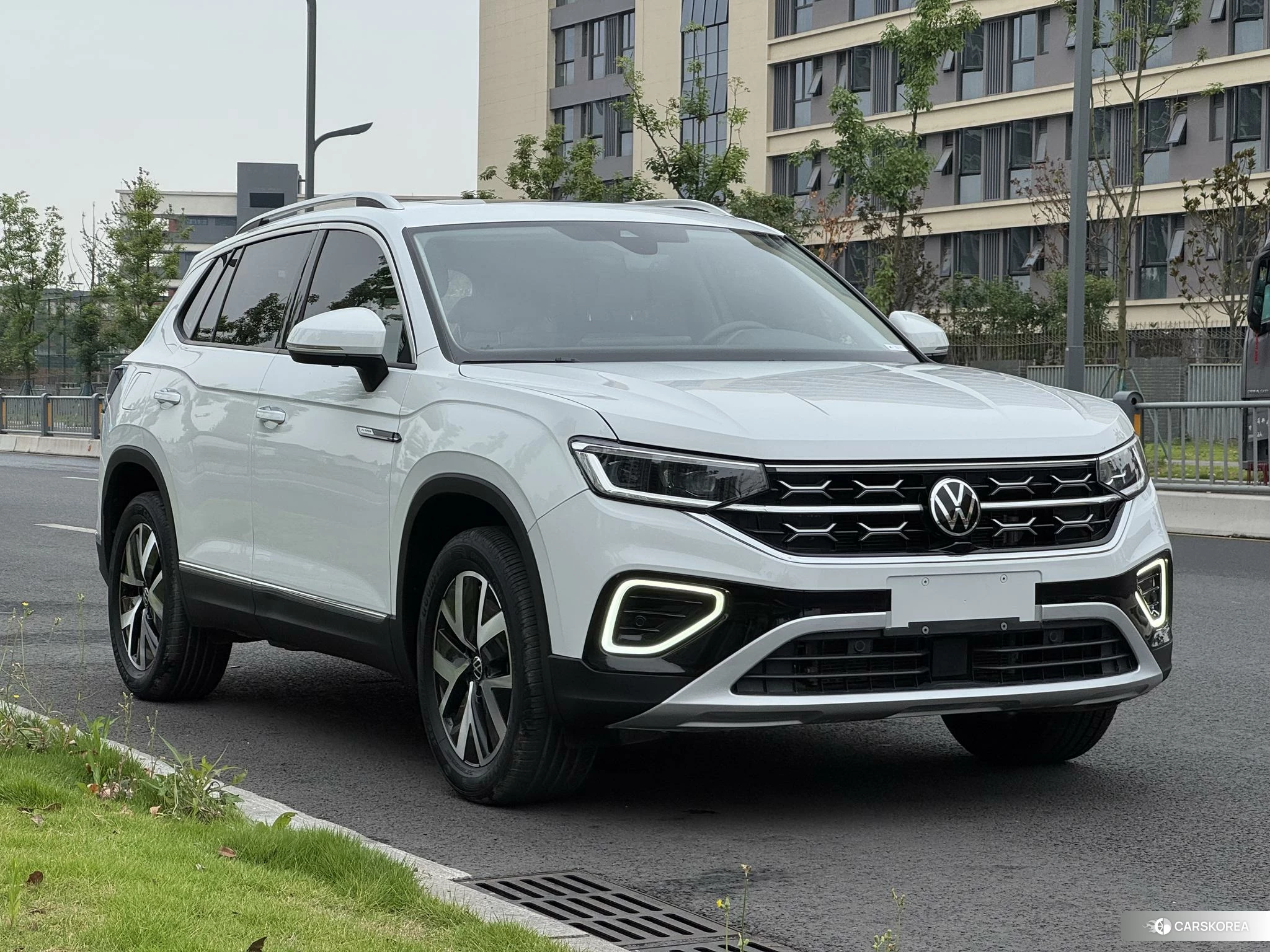 Volkswagen Tanyue 2023 Белый из Китая, фото 3