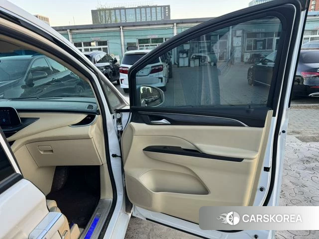 Buick GL8 2022 Белый из Китая, фото 3