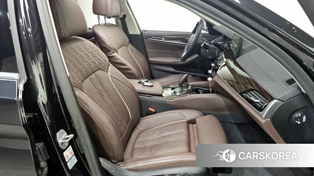 BMW 5 Series (G30) 2023 Черный из Кореи, фото 3