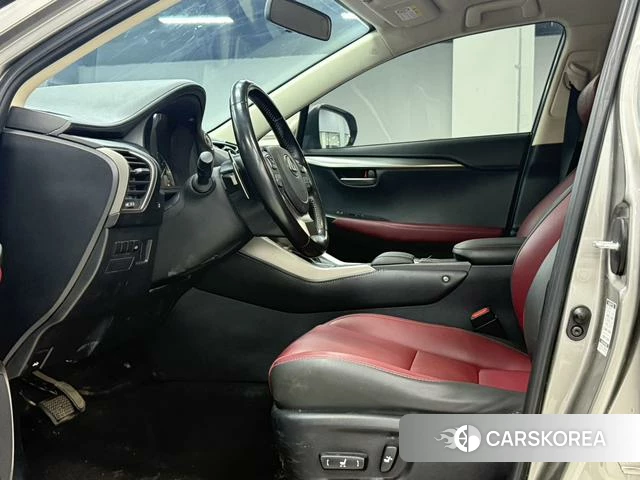 Lexus NX 2021 Серебристо-серый из Китая, фото 3