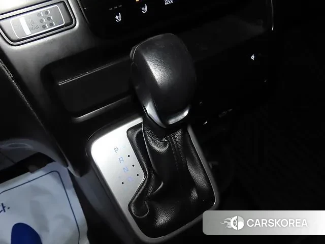 Hyundai Staria 2021 Серебристо-серый из Кореи, фото 3