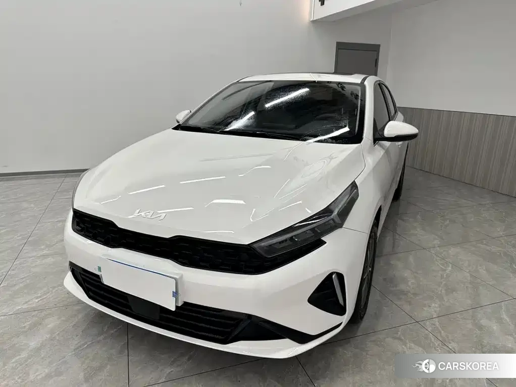 Kia K3 2023 Белый из Китая, фото 3