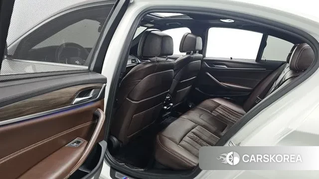 BMW 5 Series (G30) 2018 Белый из Кореи, фото 3