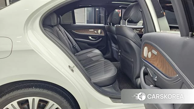 Mercedes-Benz E-Class W213 2023 Белый из Кореи, фото 3
